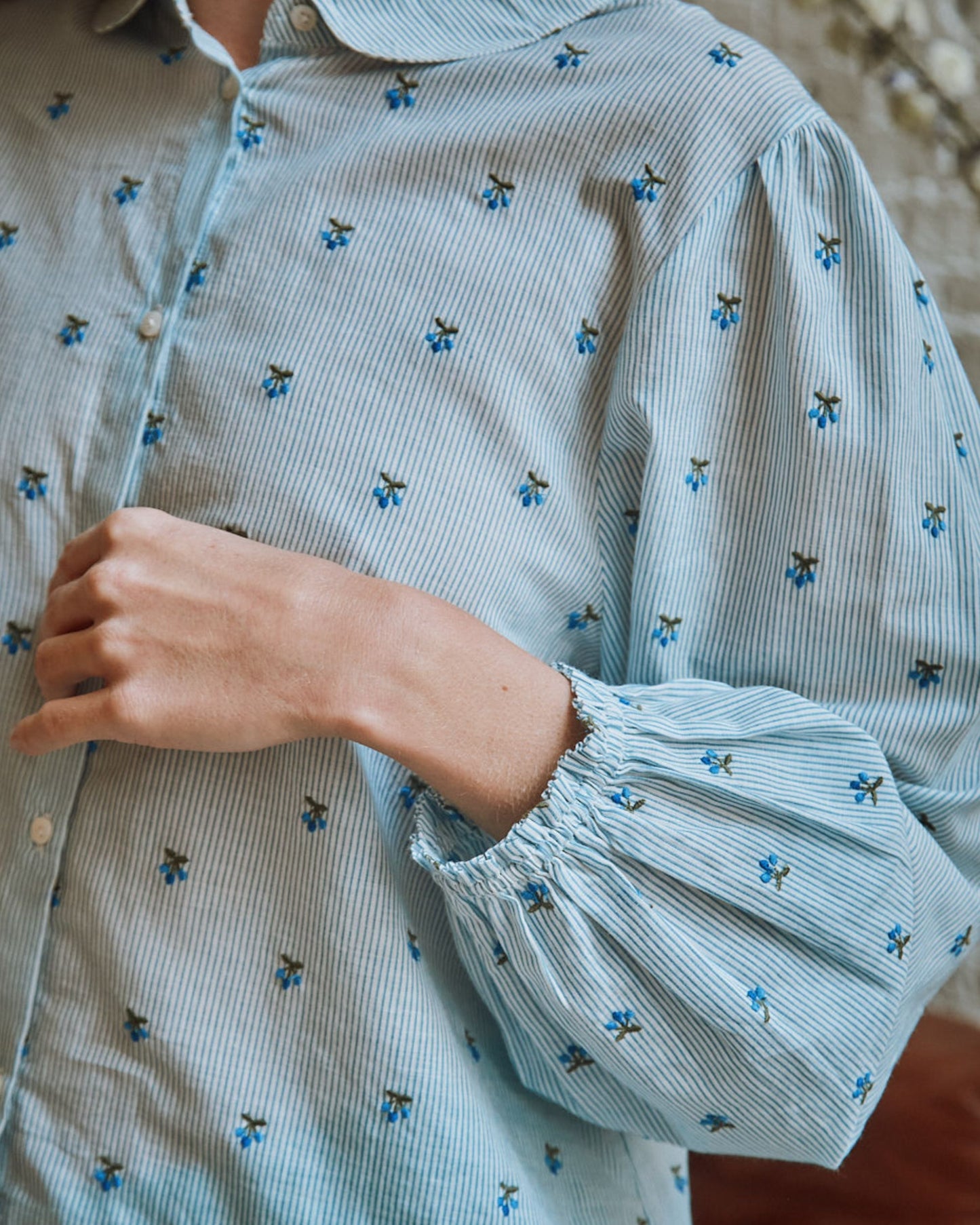 Chemise bleue rayures cerises