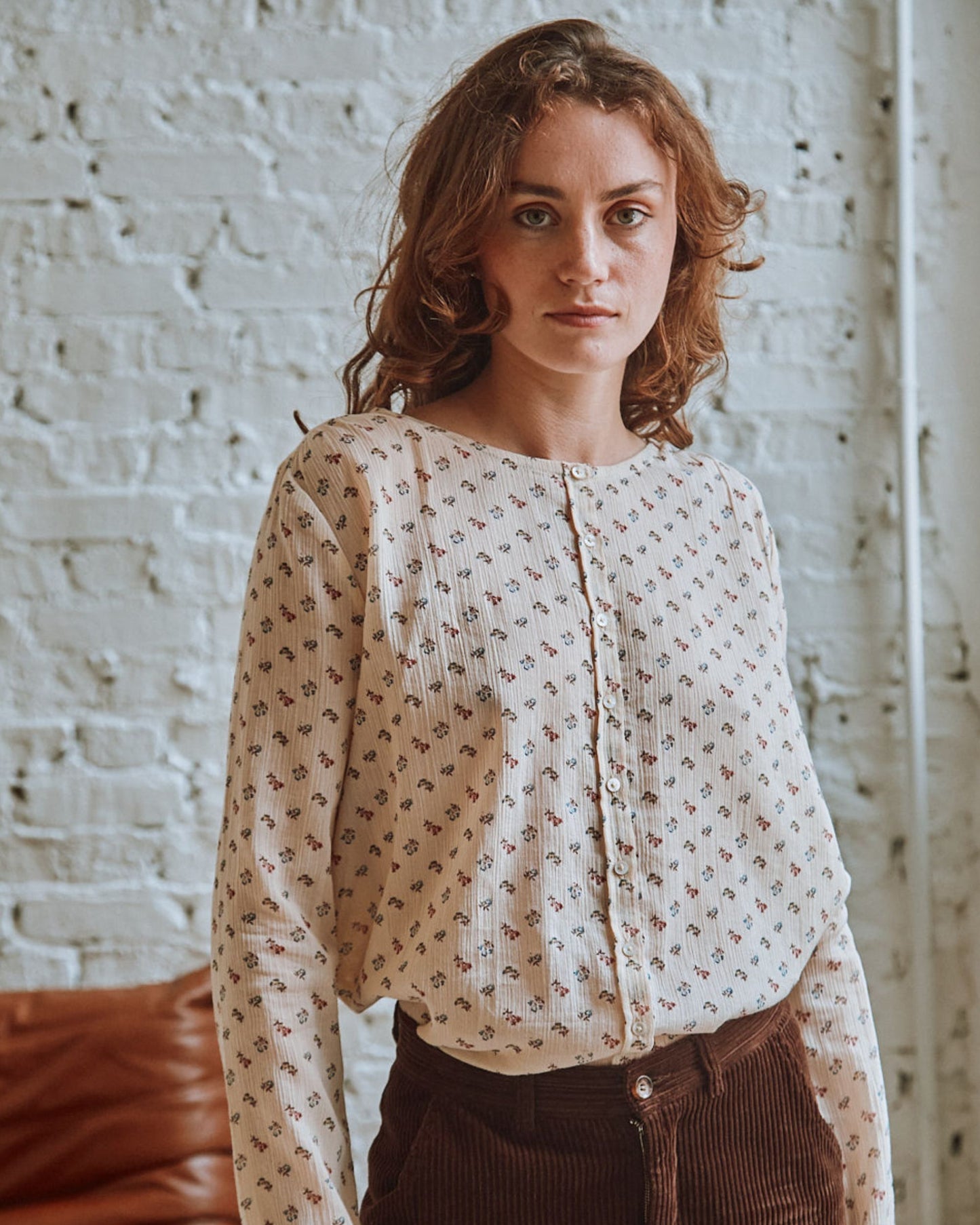 Blouse écrue à fleurs roses