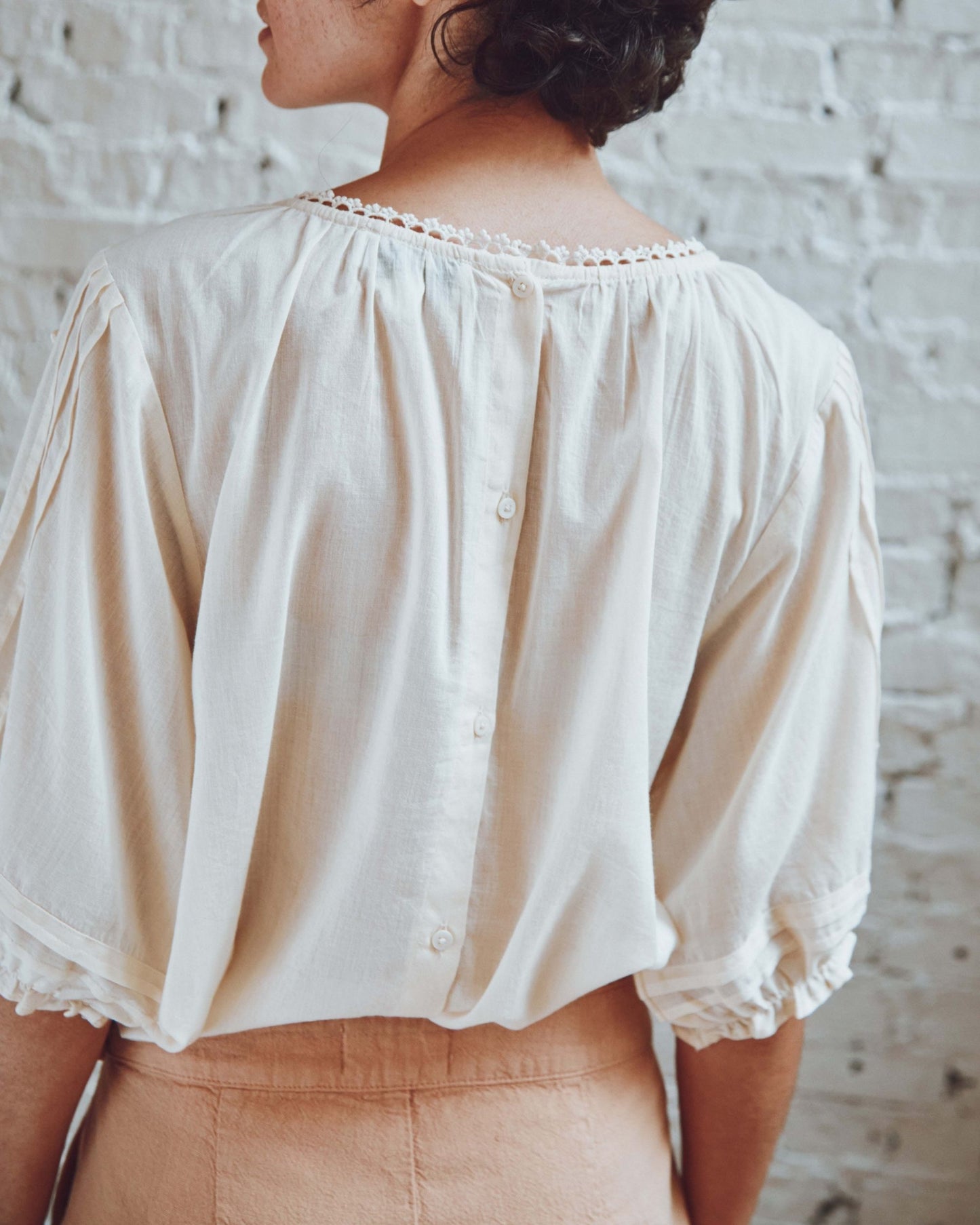 Blouse dentelle fleurs brodées écru