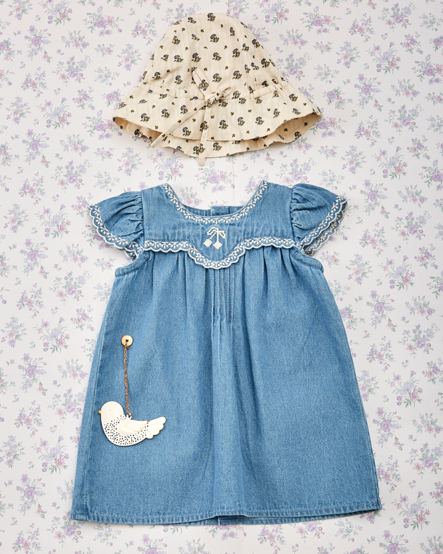 Robe bébé brodée denim clair